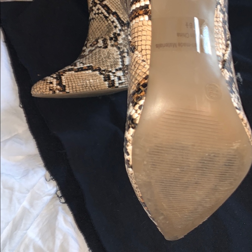 Snakeskin booties with thin heel size 6.5 - Picture 4 of 4